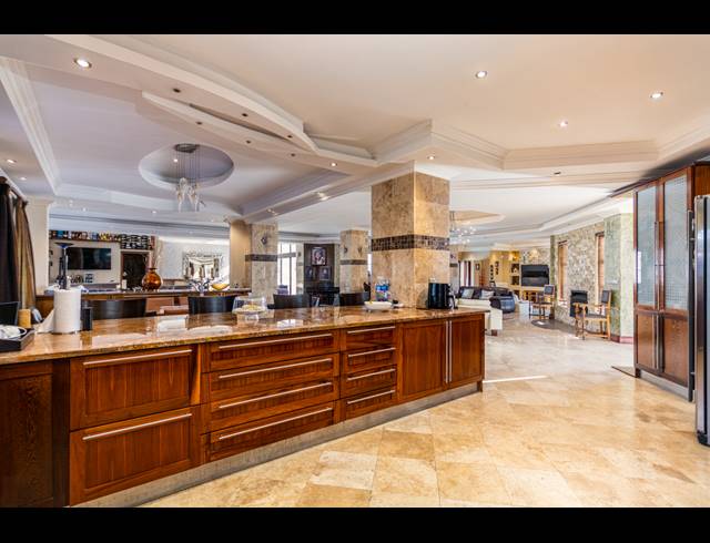 3 BEDROOM HOUSE TO LET IN WEST BEACH